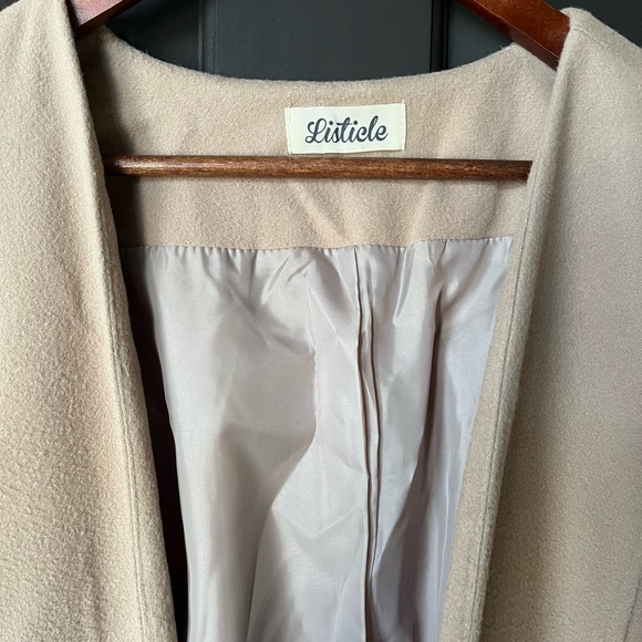 Listicle mid length vest - Picture 2 of 3